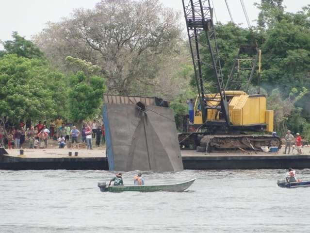 Ap&oacute;s oito dias de buscas, dono de barco-hotel &eacute; o &uacute;nico desaparecido