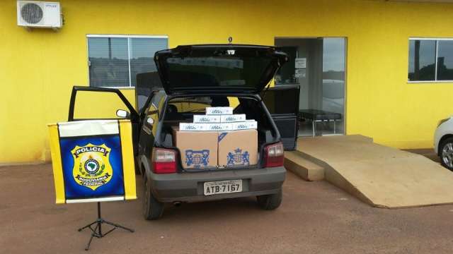 Menor de 16 anos dirigia carro com 600 pacotes de cigarro contrabandeado