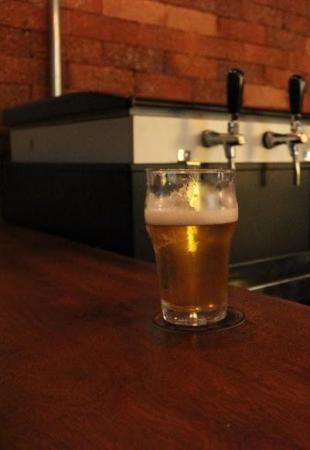 Bar abre as portas s&oacute; com cerveja artesanal e rock da pesada na Jos&eacute; Ant&ocirc;nio