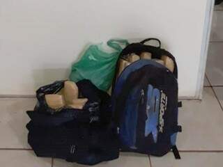 Droga estava dividida em uma mochila e uma mala. (Foto: DivulgaçãoPRF) 