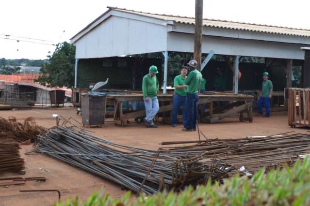 Interditada na sexta, obra do Aqu&aacute;rio come&ccedil;a semana com 100% na ativa