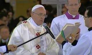 Papa Francisco presidiu a primeira missa no Brasil na manhã desta quarta-feira, em Aparecida (Foto: CNBB)
