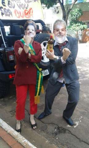 Grupo leva &ldquo;Dilma e Lula&rdquo; para chamar campo-grandenses para protesto