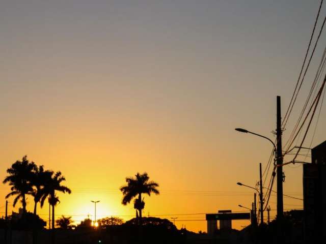 Dia amanhece ventando no Estado, mas previs&atilde;o &eacute; de muito calor 