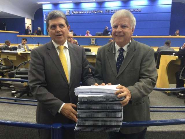 Com pilha de indica&ccedil;&otilde;es n&atilde;o respondidas, presidente da C&acirc;mara vai ao MPE