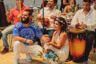 Noivos jogaram capoeira no casamento (Foto: Thiago Coelho)