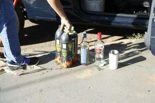 No veículo foram encontradas garrafas de vodka. (Foto: Cleber Gellio)