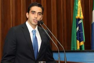 Felipe recebeu moção da congratulação da Assembleia. (Foto: Assessoria de imprensa)