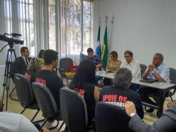 Prefeitura pede mais um m&ecirc;s de prazo para fazer proposta a professores