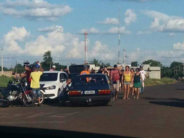 Adolescente de 13 anos &eacute; atropelada por motociclista no Portal Caiob&aacute;
