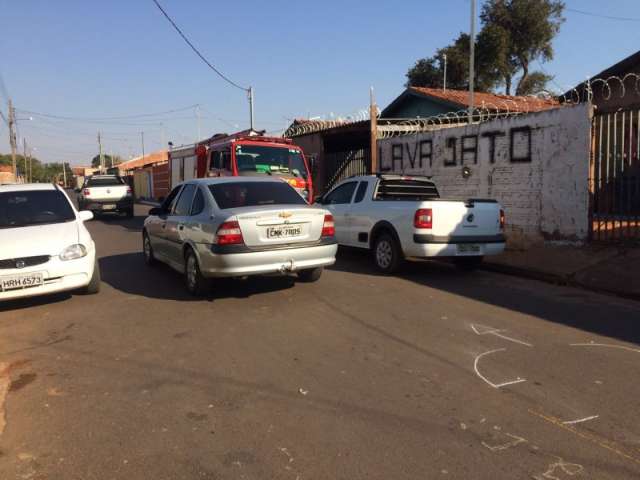 Criança é atropelada ao atravessar rua, fica ferida e é levada para a Santa Casa