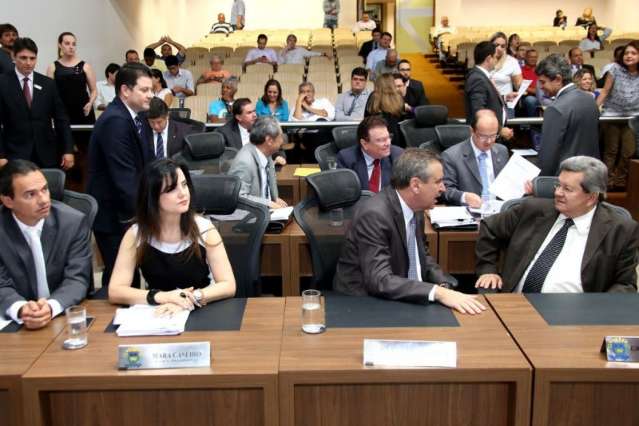 Deputados aprovam em primeira vota&ccedil;&atilde;o Or&ccedil;amento de 2016 e PPA