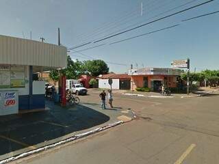 Mercado e farmácia em trecho da Avenida Presidente Tancredo Neves que se tornou corredor comercial (Foto: reprodução / Google Maps)