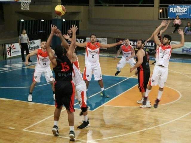 Estadual de basquete de base tem jogos finais neste domingo