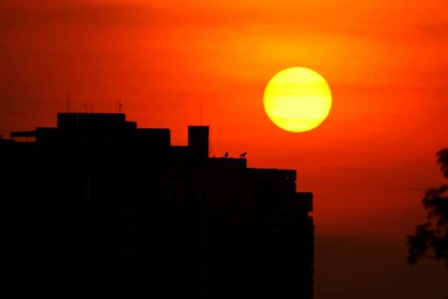 Dia amanhece com temperatura amena e ventando, mas previs&atilde;o &eacute; de muito calor 