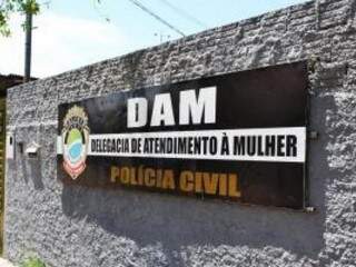 Avó é suspeita de "autorizar" violência sexual contra menina de 13 anos Avó é suspeita de "autorizar" violência sexual contra menina de 13 anos