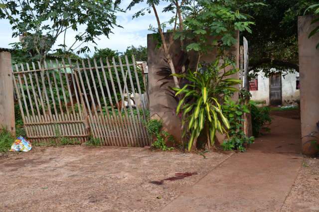 Rapaz de 25 anos &eacute; assassinado com tr&ecirc;s tiros na Vila Nasser