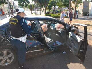 Honda Civic conduzido por Marcelo ficou bastante danificado. (Foto: Adriano Hany/ Arquivo)