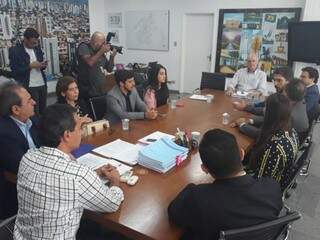 Reunião contou com prefeito, secretários e membros da Opas e Ministério da Saúde (Foto: Mayara Bueno)