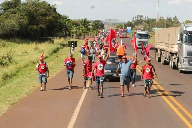 Marcha que pede reformas no pa&iacute;s chega a Campo Grande ap&oacute;s 3 dias de caminhada