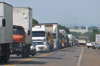 Congestionamento chegou a sete quilômetros. (Foto: Alcides Neto)