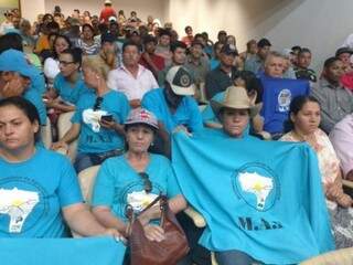 Integrantes de oito movimentos sem-terra lotaram plenário da Assembleia Legislativa nesta terça-feira (Foto: Leonardo Rocha)