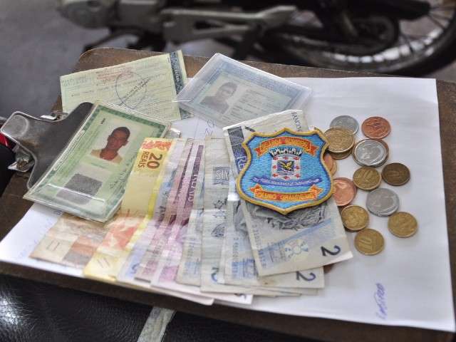 Detento da Col&ocirc;nia Penal &eacute; flagrado vendendo pasta base no Centro