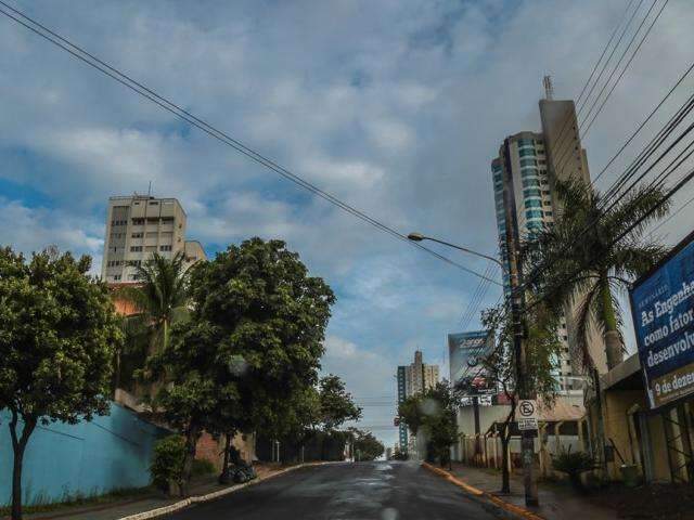 Dia amanhece garoando e previsão é de chuva na maioria das cidades do  Estado - Meio Ambiente - Campo Grande News