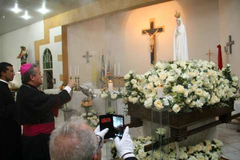 Católicos festejam chegada da imagem de Nossa Senhora de Fátima