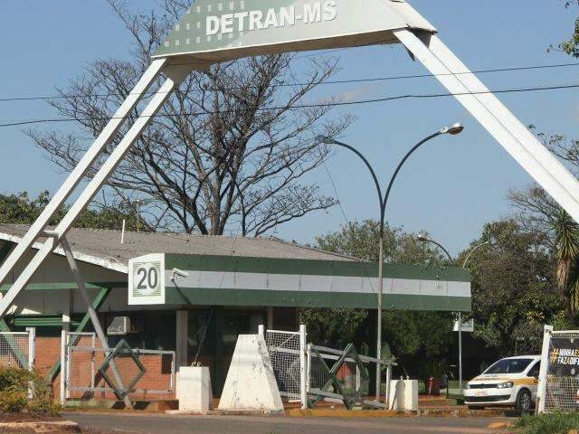 Ap&oacute;s 2 dias sem emitir CNH, Detran anuncia normaliza&ccedil;&atilde;o a partir das 12h