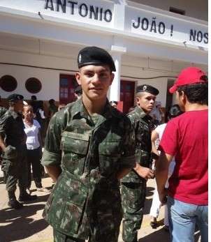 Militar do Ex&eacute;rcito morre em acidente entre moto e caminhonete 