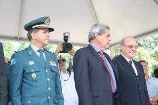 Governador e secretário de Segurança Pública ressaltaram orgulho ao entregar nova patente a 97 sargentos (Foto: Marcos Ermínio)