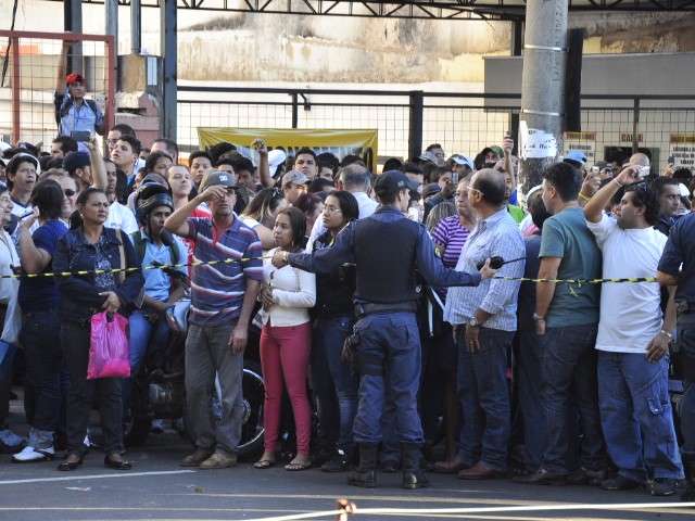 Escada magirus e hidrantes falham no combate ao inc&ecirc;ndio no Centro