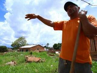Quem teve casa derrubada vai ao local para &#039;cuidar do lote&#039; no Montevideu