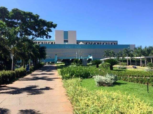 Homem atingido na cabe&ccedil;a por bala perdida foi submetido a cirurgia