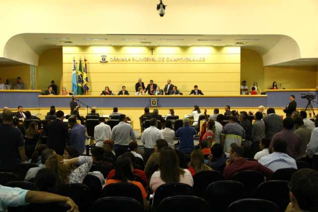 Dois anos ap&oacute;s den&uacute;ncia, MPE apura gastos de 7 vereadores e Zeca do PT