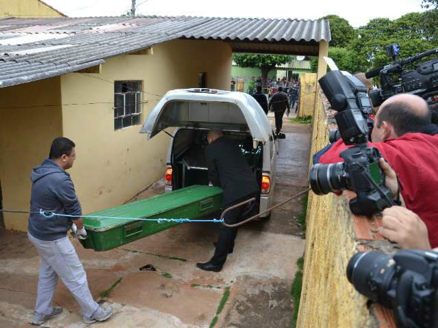  Mulher &eacute; morta com corte na garganta e suspeita &eacute; que foi latroc&iacute;nio