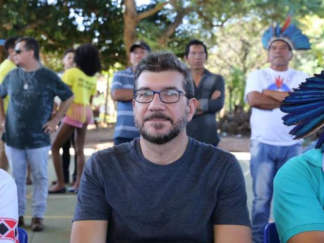 Deputados s&atilde;o recebidos por reza kaiow&aacute; no 3&ordm; dia da Assembleia Terena