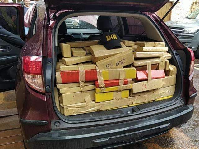 Traficante foge, mas &quot;batedores&quot; s&atilde;o presos com 618 quilos de maconha