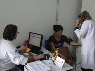 Atendimento de paciente em Clínica da Família (Foto: Divulgação/ Prefeitura)