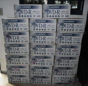 Motorista &eacute; flagrado com 12 mil DVDs contrabandeados em Dourados