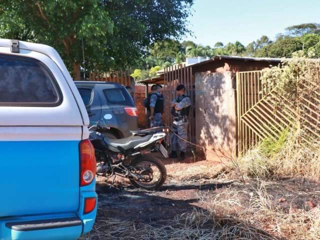 Suspeito morto pela pol&iacute;cia tinha passagem por roubo e furto 