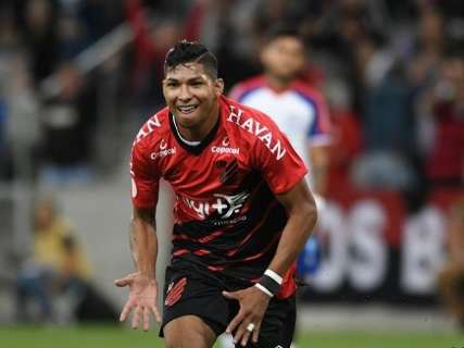 Atlhetico-PR vence Bahia por 1 a 0 em casa; Avaí e CSA empatam sem gols