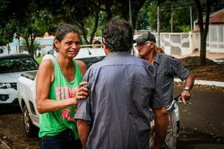 Ela perdeu tudo quando teve a casa incendiada e precisou de um ombro amigo após entrar em desespero (Foto: Marcos Maluf)