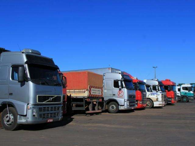 Caminhoneiros liberam quatro pontos de rodovias no Estado 