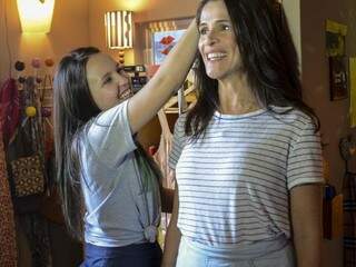  Ângela (Ingrid Guimarães), e sua filha Malu (Larissa Manoela), em cena do filme (Foto: Divulgação)