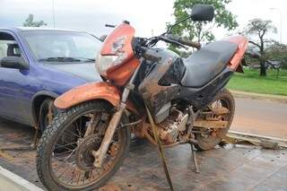 Motocicleta Falcon que foi furtada pelos bandidos (Foto: Paulo Francis)