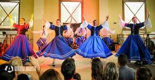 A programação inclui apresentações folclóricas como a dança dos facões, dança da chula e dos sapateiros. (Foto: Divulgação)