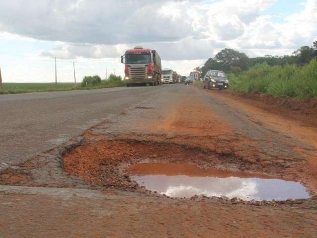 Sem acostamento e sinaliza&ccedil;&atilde;o, prefeitos apoiam concess&atilde;o de MS-306