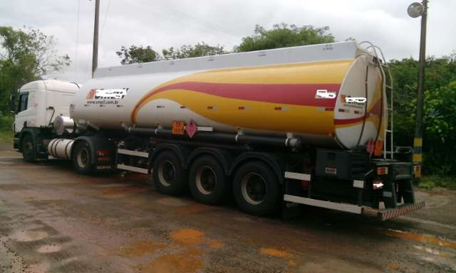 Carreta que iria para SP &eacute; apreendida com 30 mil litros ilegais de combust&iacute;vel 